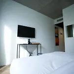 Arrow Hotel